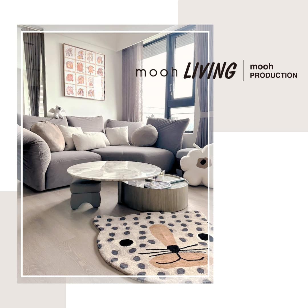 mooh Living 洛林 │L型花瓣沙發-案例分享 一張長254公分的三、四人座灰咖色貓抓布花瓣沙發